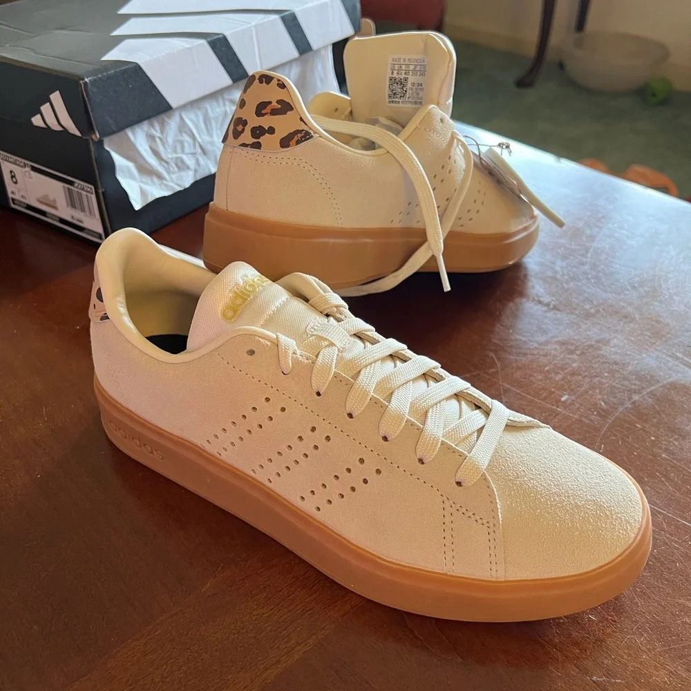 Adidas Advantage 2.0 Cream Color Sneakers w/ CloudFoam #JQ7396 Womans Size 8 - Picture 1 of 8